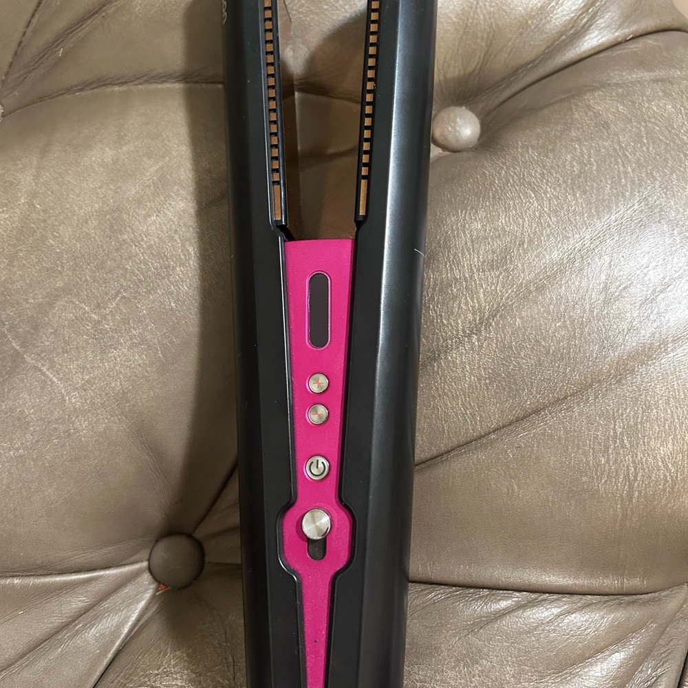 Dyson Hair Tool in Black and Pink